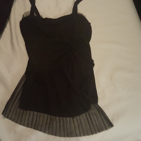 Beaitiful top - Picture 2 of 3